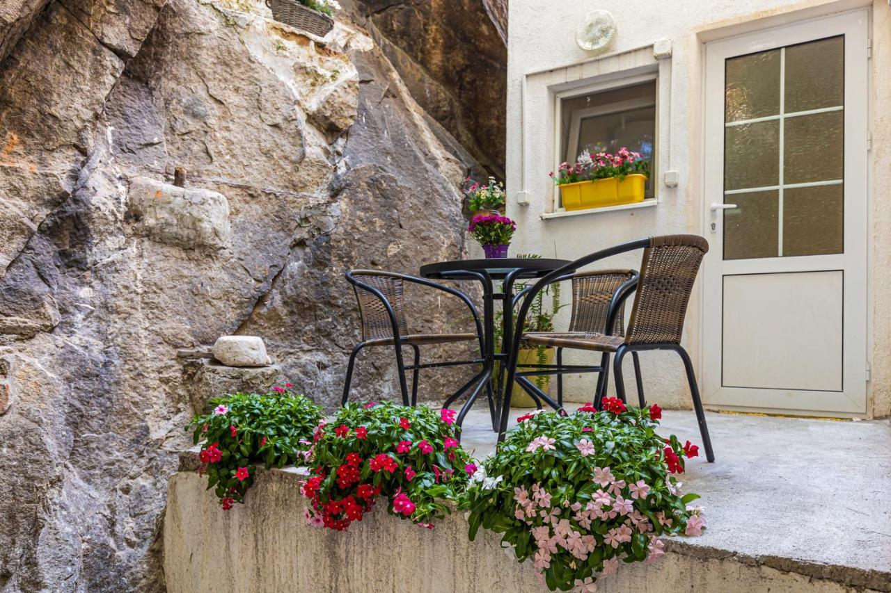 The Old Town Vintage 2-Bedroom Jewel By Flat Mаnager 普罗夫迪夫 外观 照片